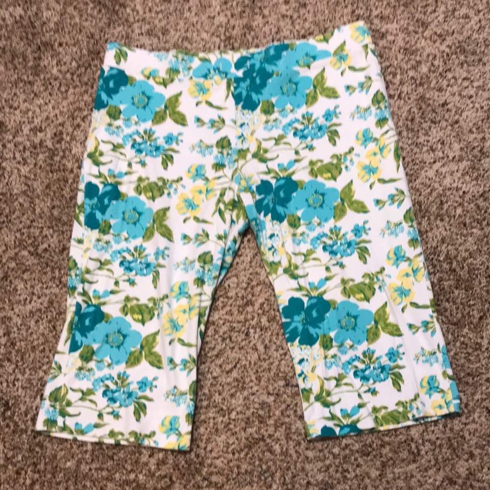 2x (18-20w) floral cotton blend Capri leggings